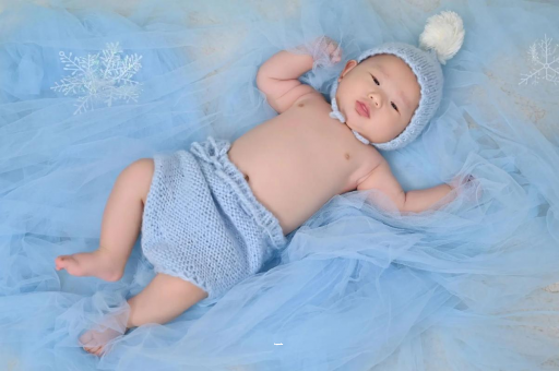 丰城三个月宝宝挠耳朵